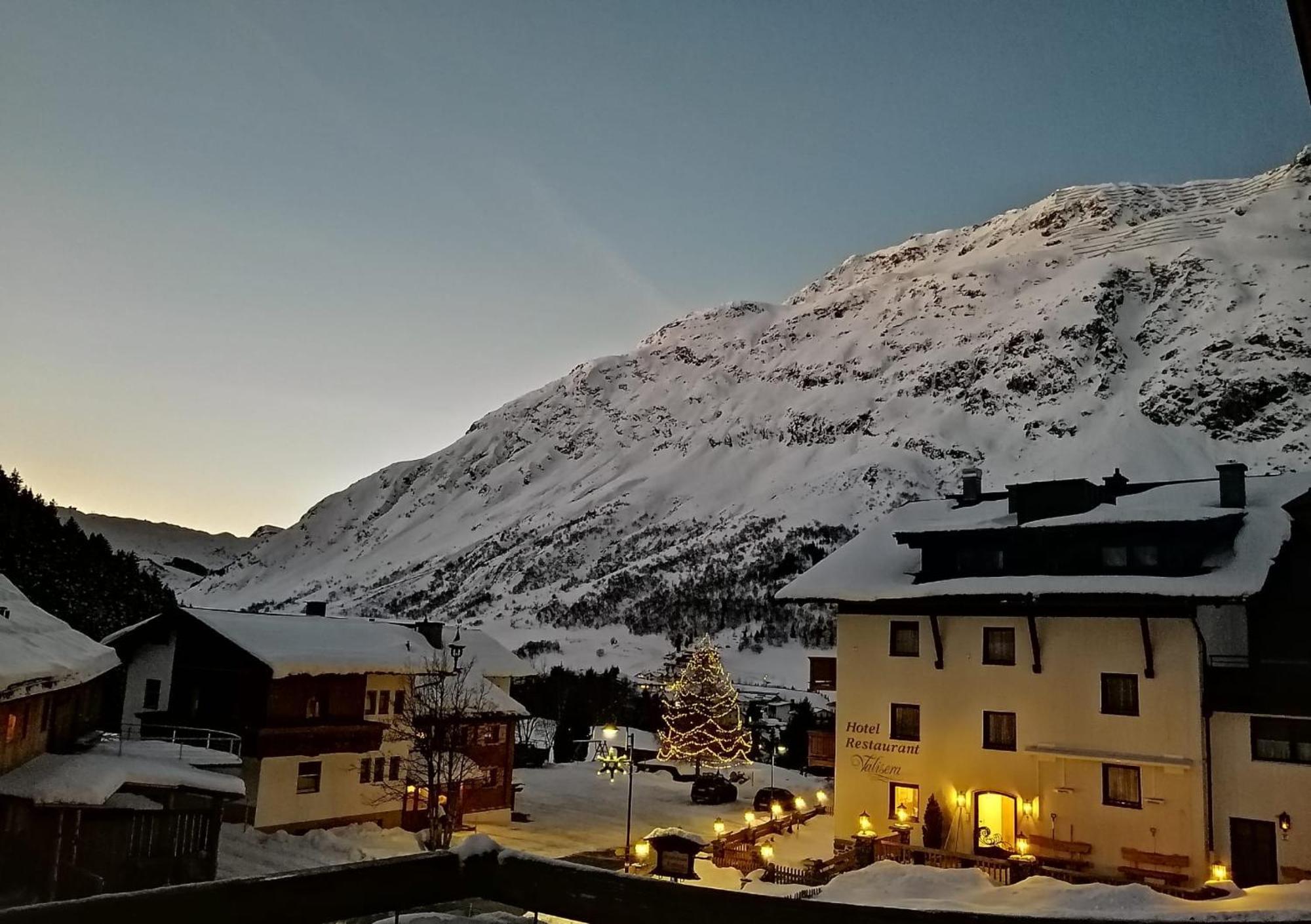 Hotel Valisera Galtür エクステリア 写真